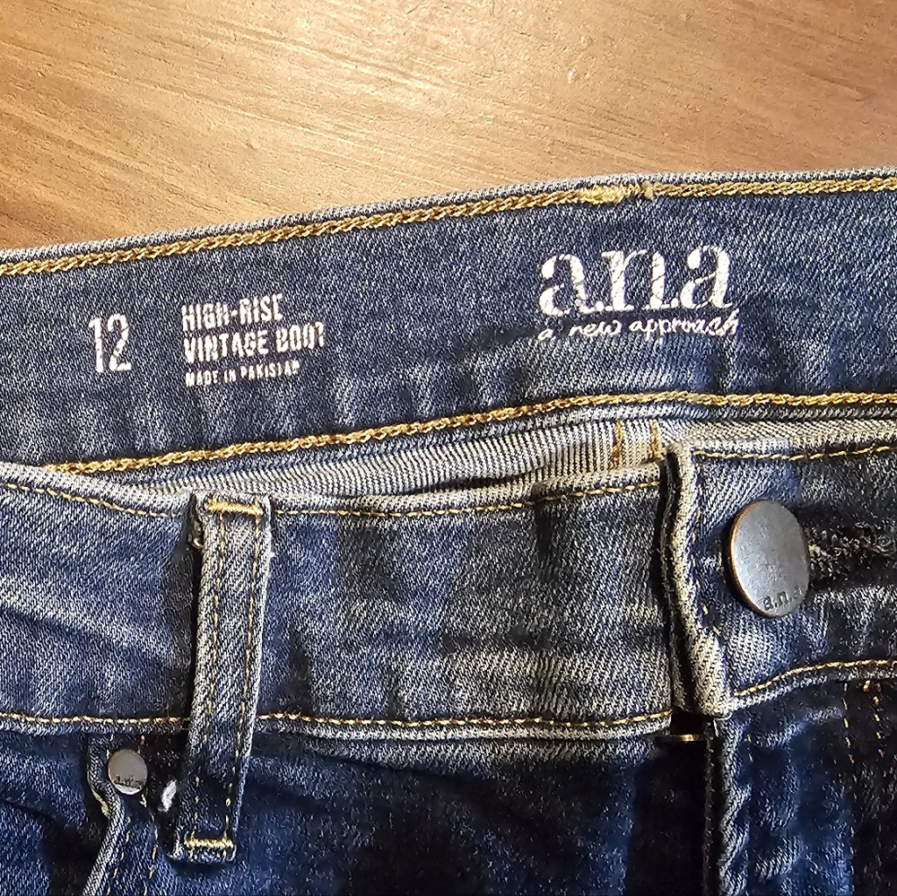 a.n.a High Rise Vintage Bootcut.Size 12/31inseam.GREAT CONDITION! - Picture 3 of 5